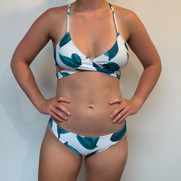 Cupshe Other - Cupshe bikini size S leaf pattern